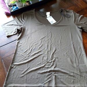 🆕️NWT H&M Olive Green tshirt/B6